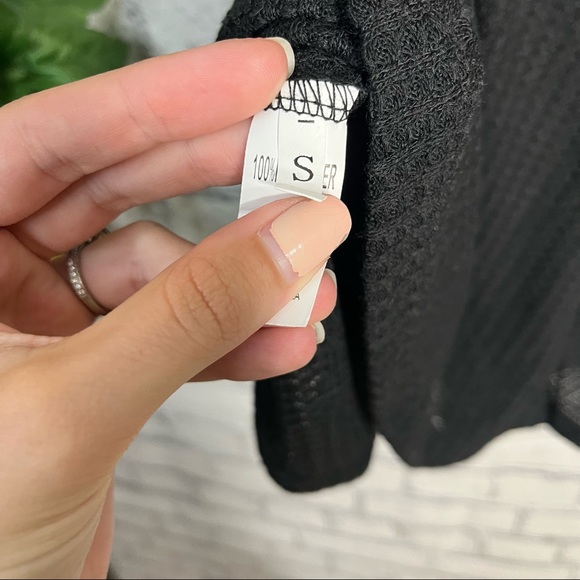 ||🌼3/$30🌼NWOT Black Waffle Short Sleeve Top Size Small - Picture 6 of 16